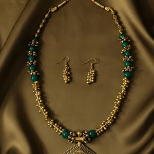 emerald dynasty pendant set