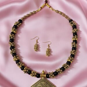 noir rajwada pendant set